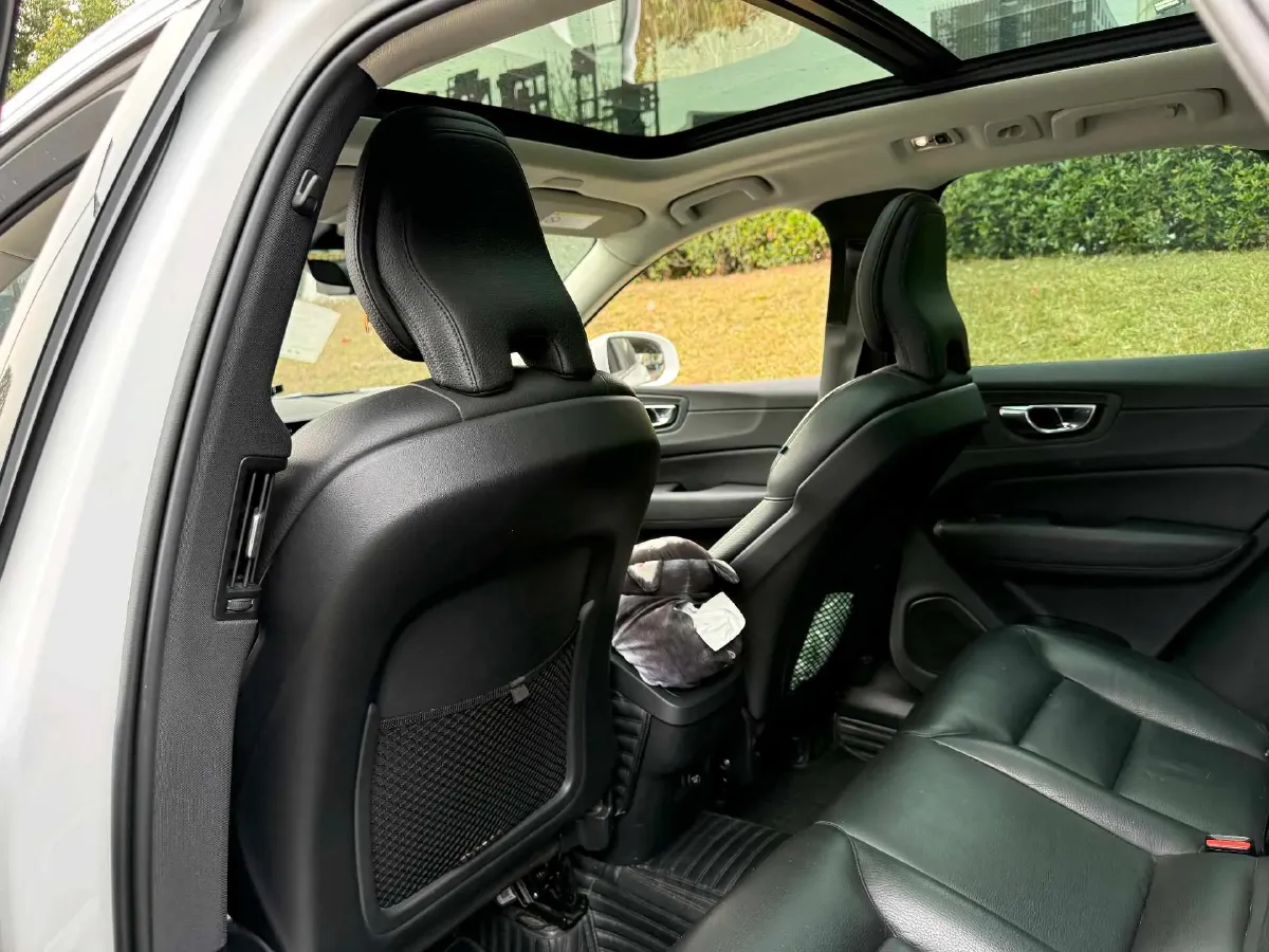 2019 Volvo XC60 2.0T 254HP L4 8AT,autocango,china used car exporter,china ev exporter,chinese used car exporter,chinese used ev exporter