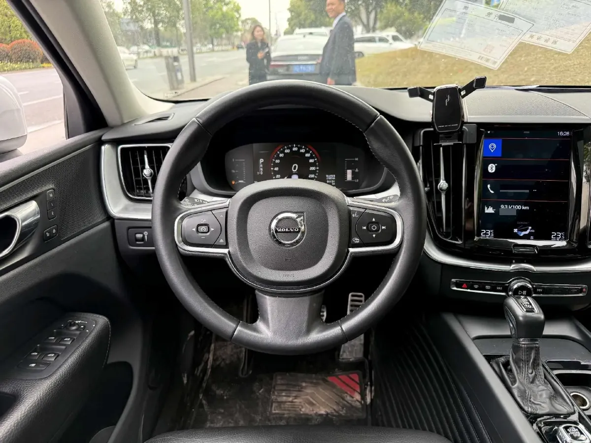 2019 Volvo XC60 2.0T 254HP L4 8AT,autocango,china used car exporter,china ev exporter,chinese used car exporter,chinese used ev exporter