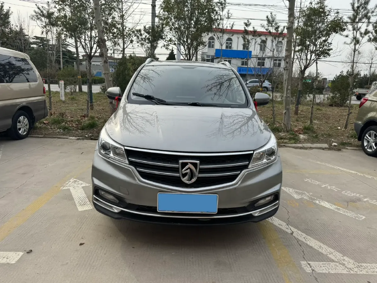 2019 BaoJun 730 1.5L 112HP L4 6MT,autocango,china used car exporter,china ev exporter,chinese used car exporter,chinese used ev exporter