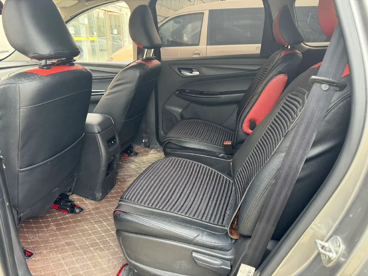 2019 BaoJun 730 1.5L 112HP L4 6MT,autocango,china used car exporter,china ev exporter,chinese used car exporter,chinese used ev exporter