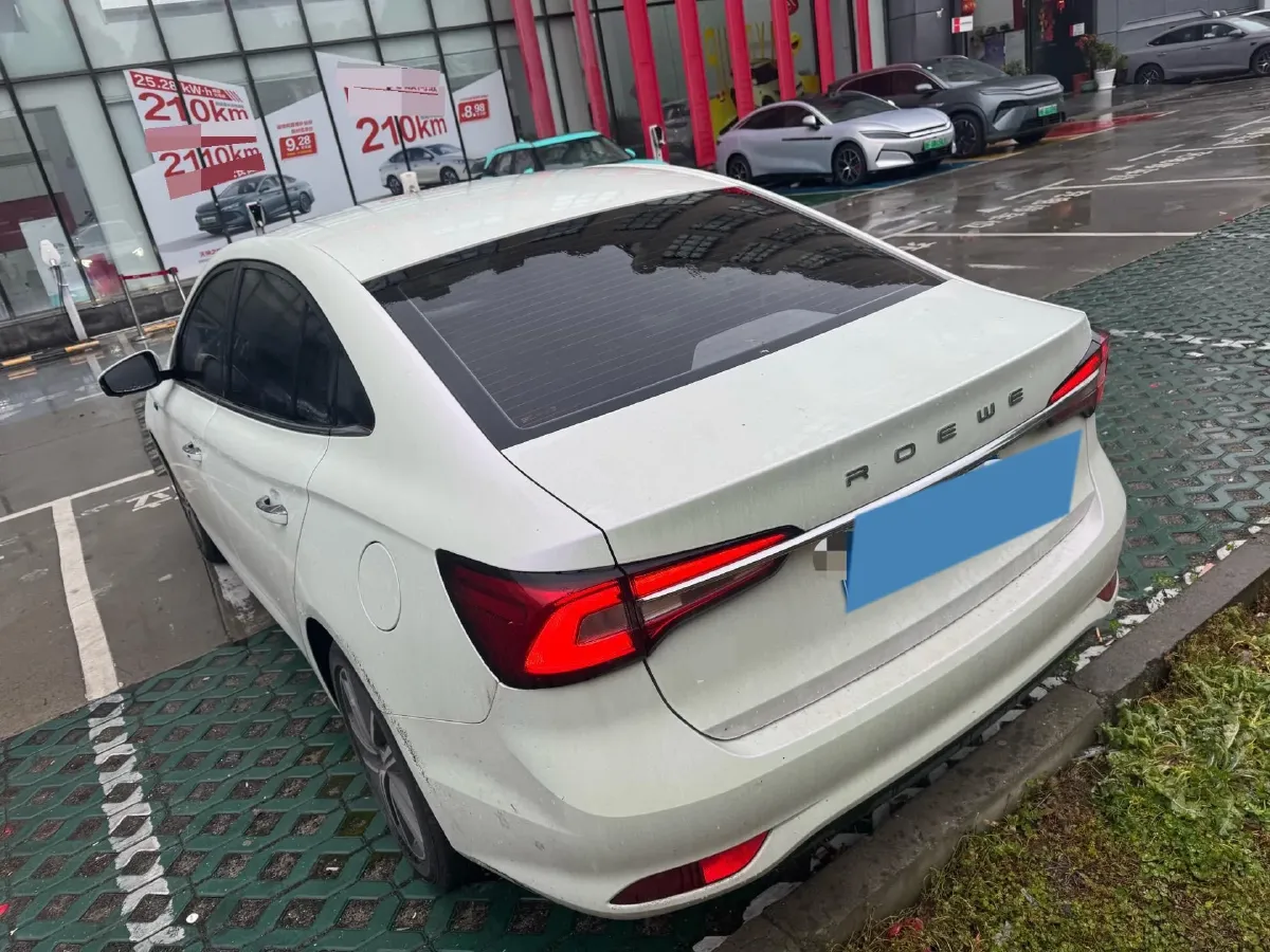 2019 Roewe i5 1.5T 169HP L4 7DCT,autocango,china used car exporter,china ev exporter,chinese used car exporter,chinese used ev exporter