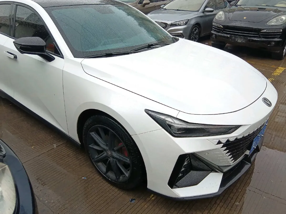 2022 ChangAn UNI-V 1.5T 188HP L4 7DCT,autocango,china used car exporter,china ev exporter,chinese used car exporter,chinese used ev exporter