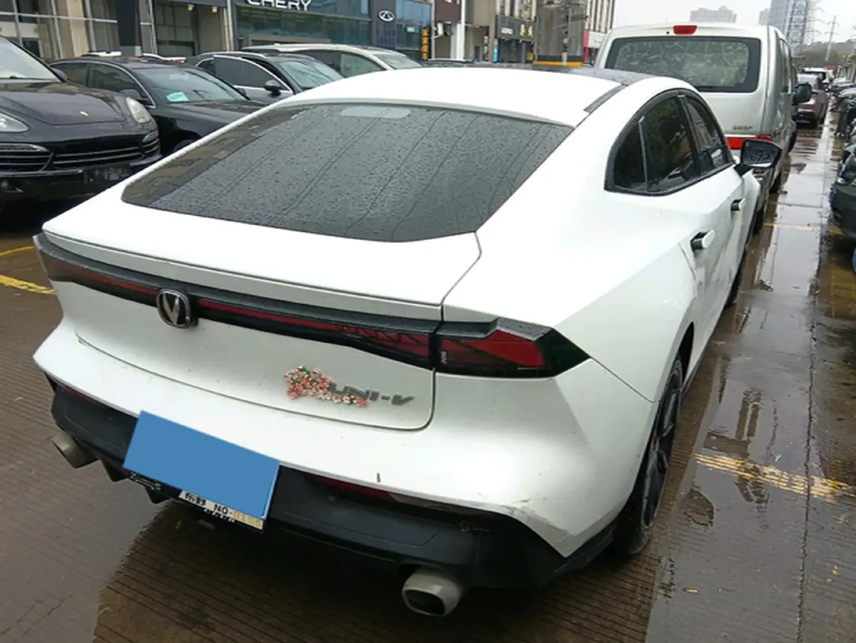2022 ChangAn UNI-V 1.5T 188HP L4 7DCT,autocango,china used car exporter,china ev exporter,chinese used car exporter,chinese used ev exporter