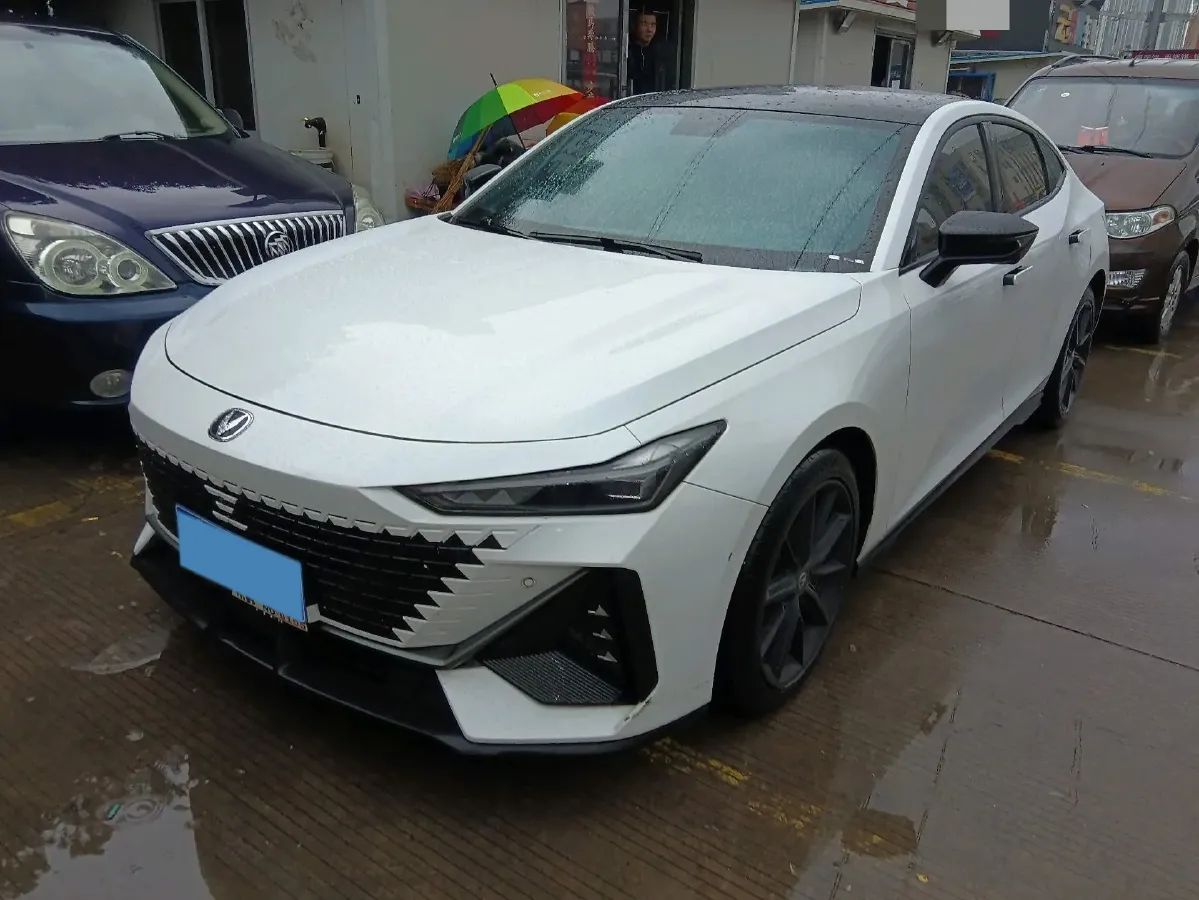 2022 ChangAn UNI-V 1.5T 188HP L4 7DCT,autocango,china used car exporter,china ev exporter,chinese used car exporter,chinese used ev exporter