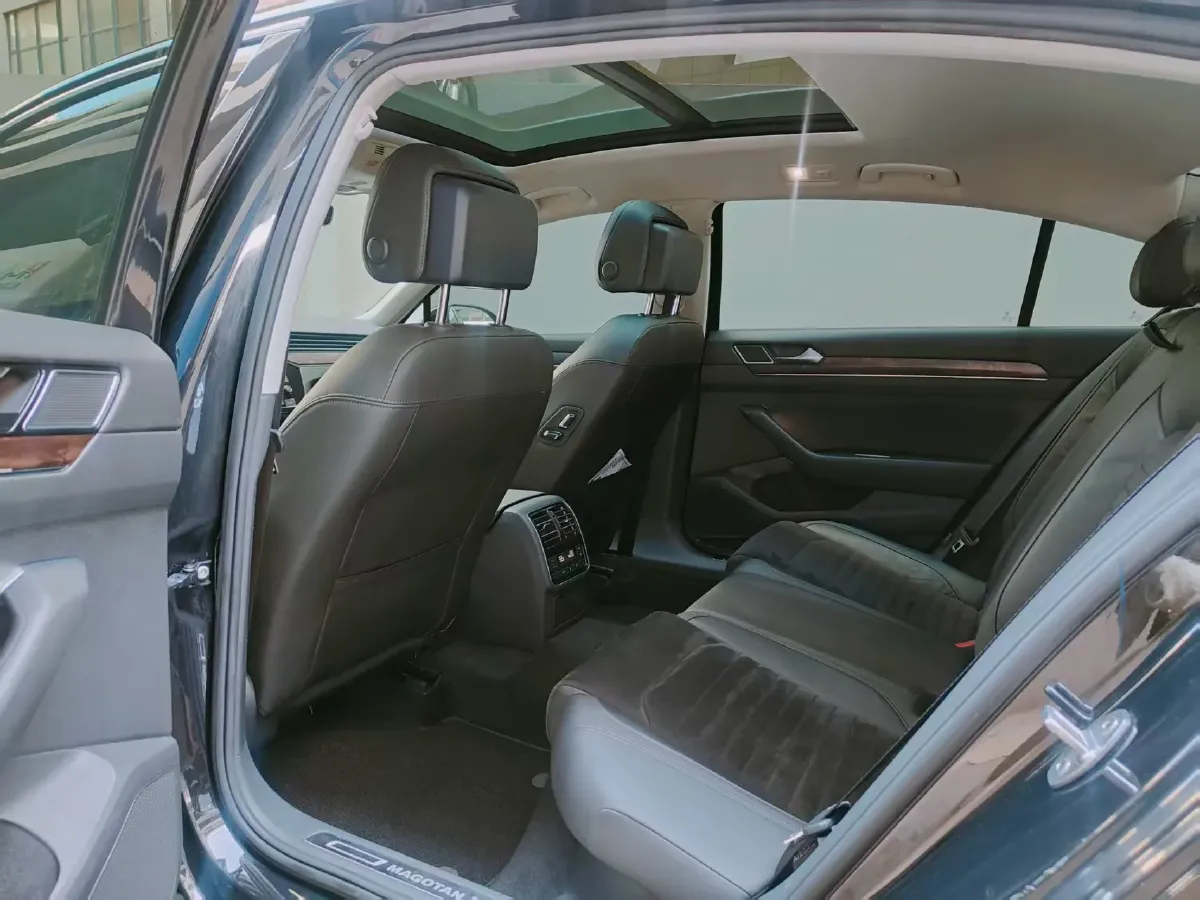 2018 Volkswagen Magotan 1.8T 180HP L4 7DCT,autocango,china used car exporter,china ev exporter,chinese used car exporter,chinese used ev exporter