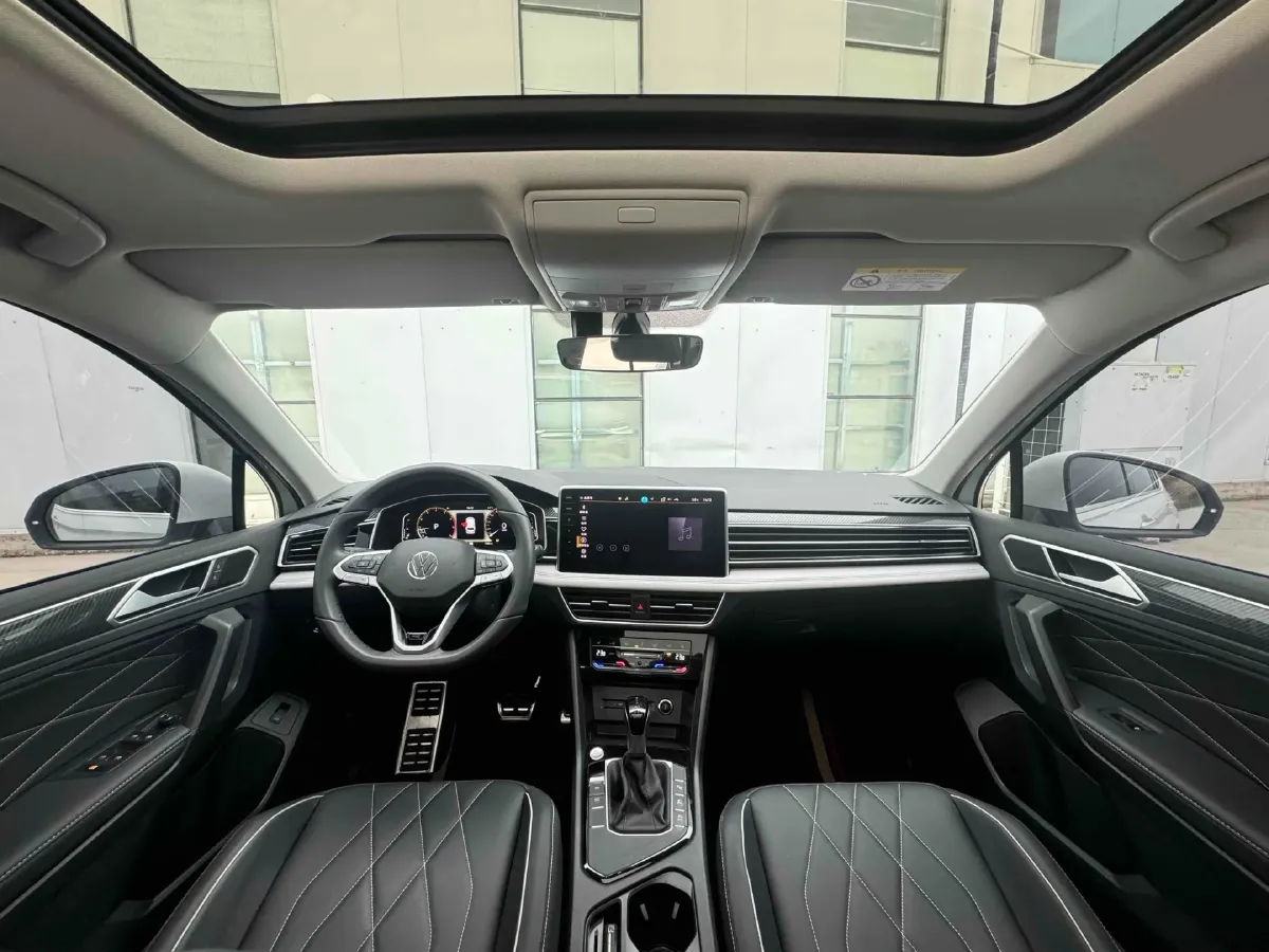 2024 Volkswagen Tiguan L 2.0T 186HP L4 7DCT,autocango,china used car exporter,china ev exporter,chinese used car exporter,chinese used ev exporter