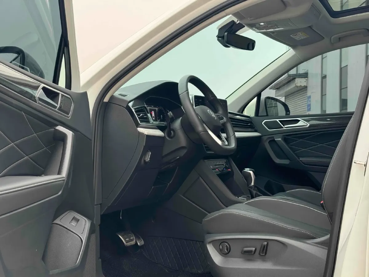 2024 Volkswagen Tiguan L 2.0T 186HP L4 7DCT,autocango,china used car exporter,china ev exporter,chinese used car exporter,chinese used ev exporter