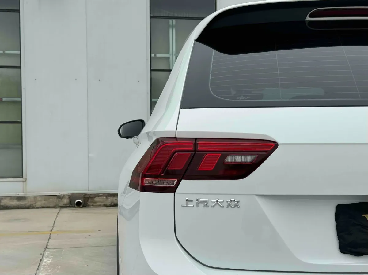 2024 Volkswagen Tiguan L 2.0T 186HP L4 7DCT,autocango,china used car exporter,china ev exporter,chinese used car exporter,chinese used ev exporter