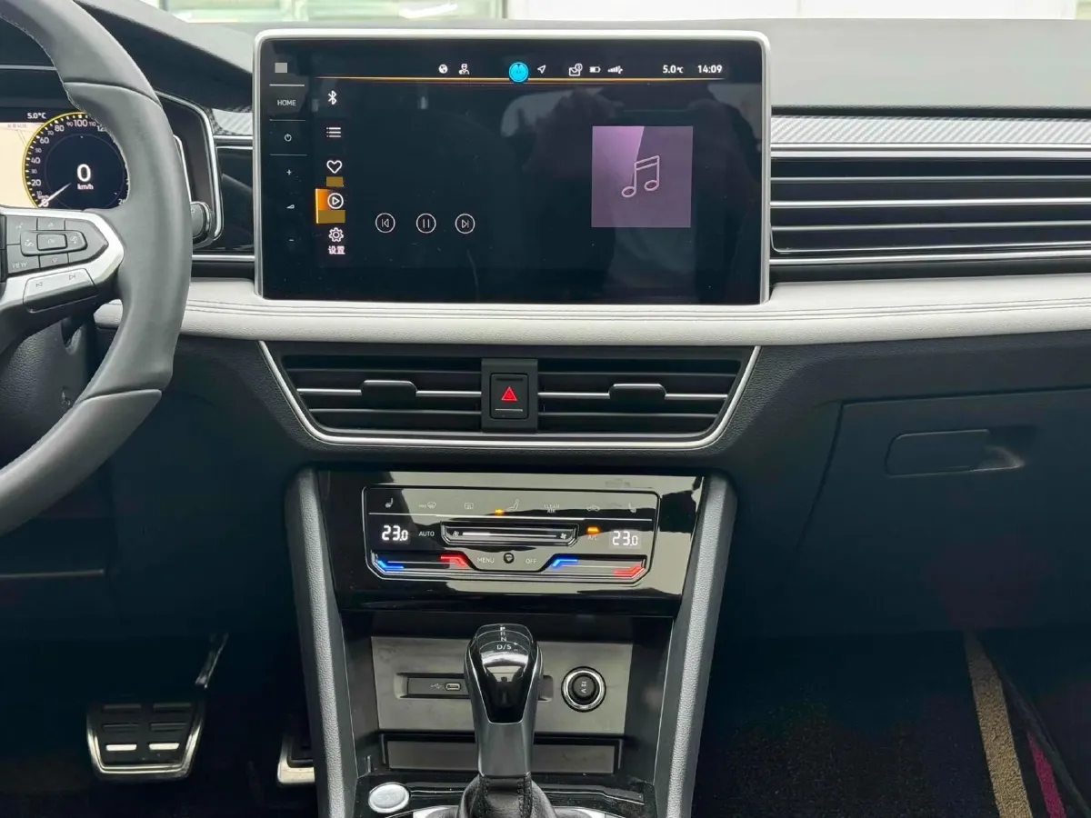 2024 Volkswagen Tiguan L 2.0T 186HP L4 7DCT,autocango,china used car exporter,china ev exporter,chinese used car exporter,chinese used ev exporter