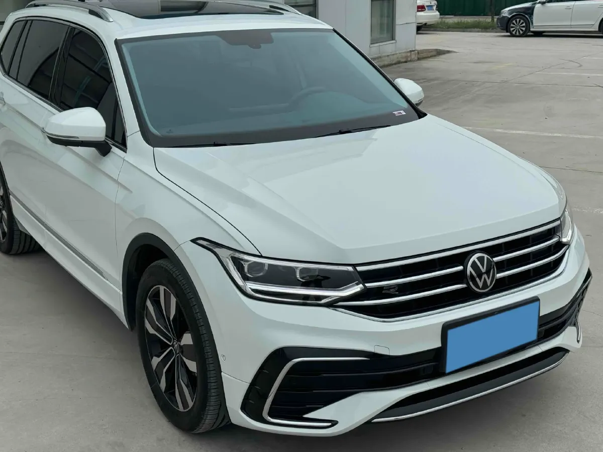 2024 Volkswagen Tiguan L 2.0T 186HP L4 7DCT,autocango,china used car exporter,china ev exporter,chinese used car exporter,chinese used ev exporter