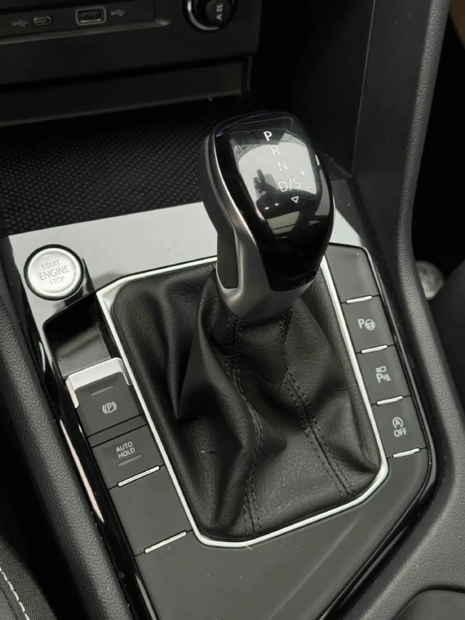 2024 Volkswagen Tiguan L 2.0T 186HP L4 7DCT,autocango,china used car exporter,china ev exporter,chinese used car exporter,chinese used ev exporter