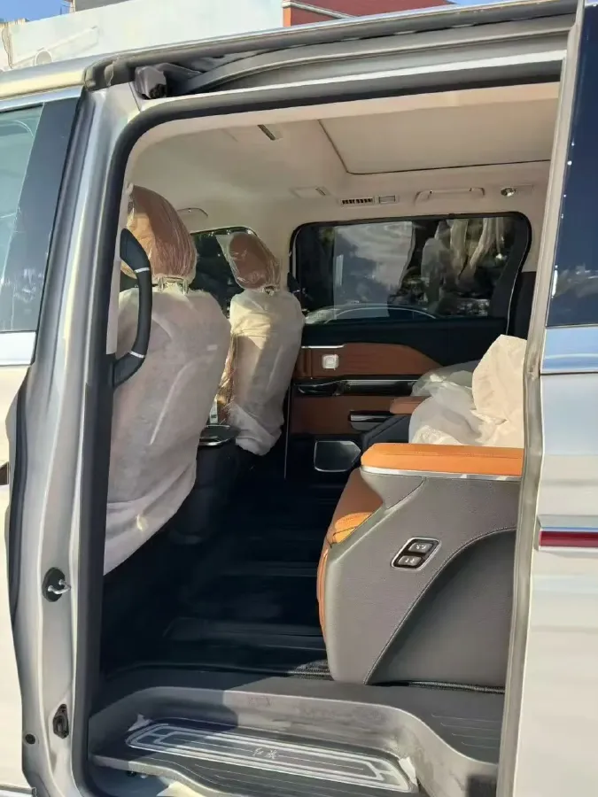 2023 HongQi HQ9 2.0T 252HP L4 8AT,autocango,china used car exporter,china ev exporter,chinese used car exporter,chinese used ev exporter