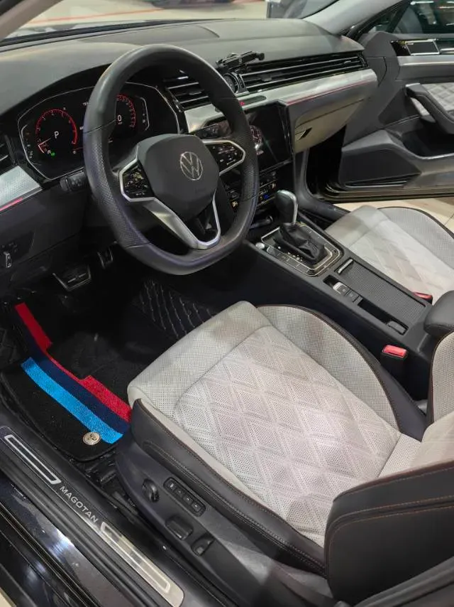 2023 Volkswagen Magotan 2.0T 220HP L4 7DCT,autocango,china used car exporter,china ev exporter,chinese used car exporter,chinese used ev exporter