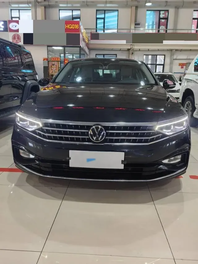 2023 Volkswagen Magotan 2.0T 220HP L4 7DCT,autocango,china used car exporter,china ev exporter,chinese used car exporter,chinese used ev exporter