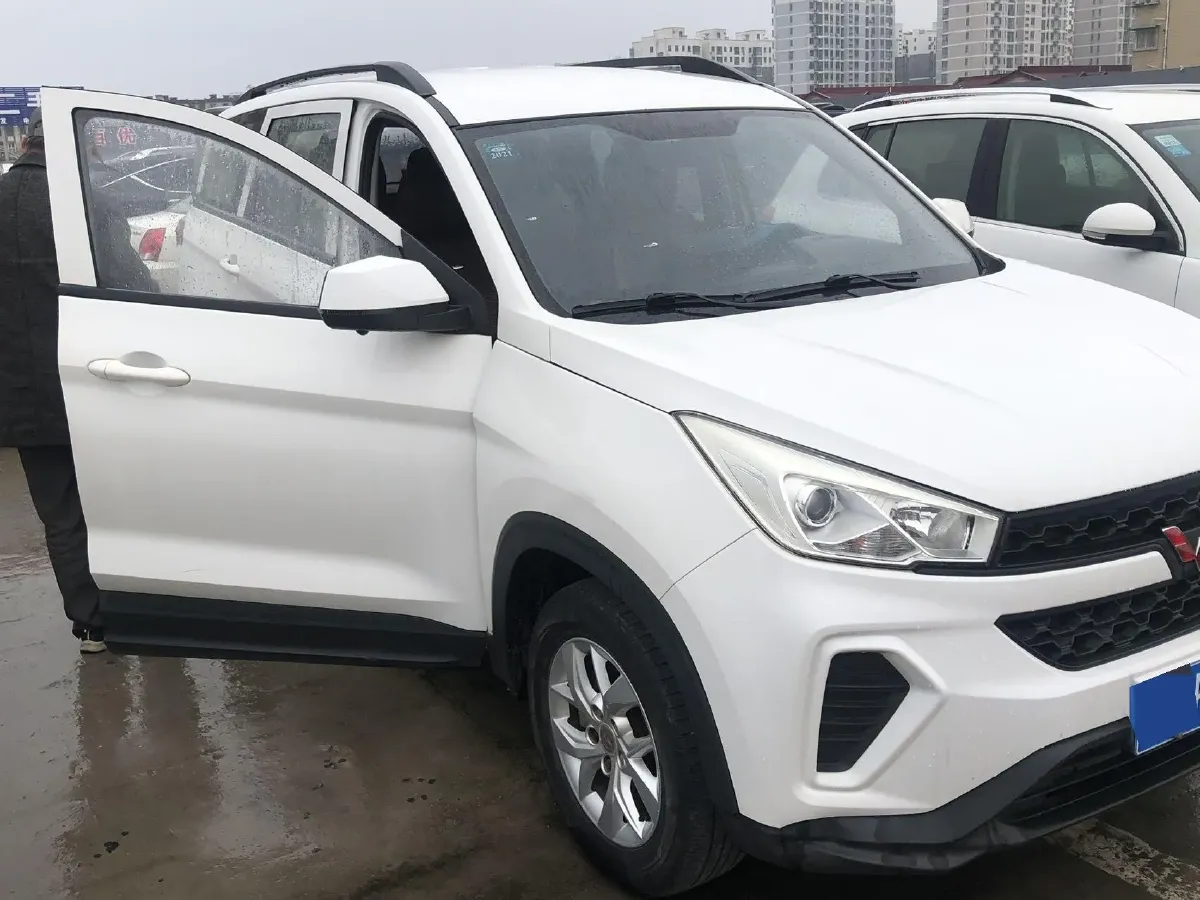 2016 BaoJun 560 1.5T 150HP L4 6MT,autocango,china used car exporter,china ev exporter,chinese used car exporter,chinese used ev exporter