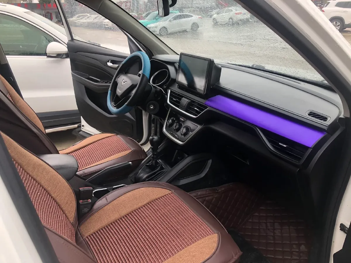 2016 BaoJun 560 1.5T 150HP L4 6MT,autocango,china used car exporter,china ev exporter,chinese used car exporter,chinese used ev exporter