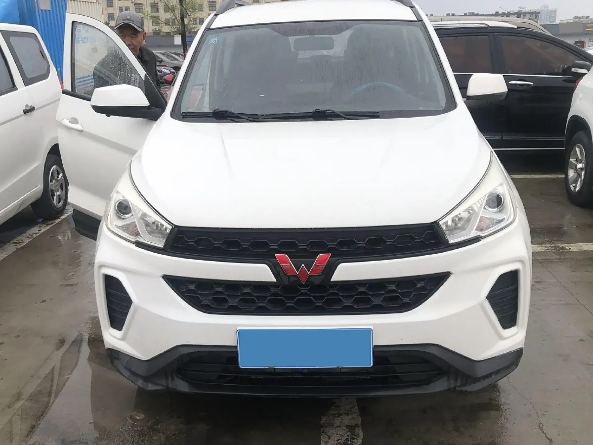 2016 BaoJun 560 1.5T 150HP L4 6MT,autocango,china used car exporter,china ev exporter,chinese used car exporter,chinese used ev exporter