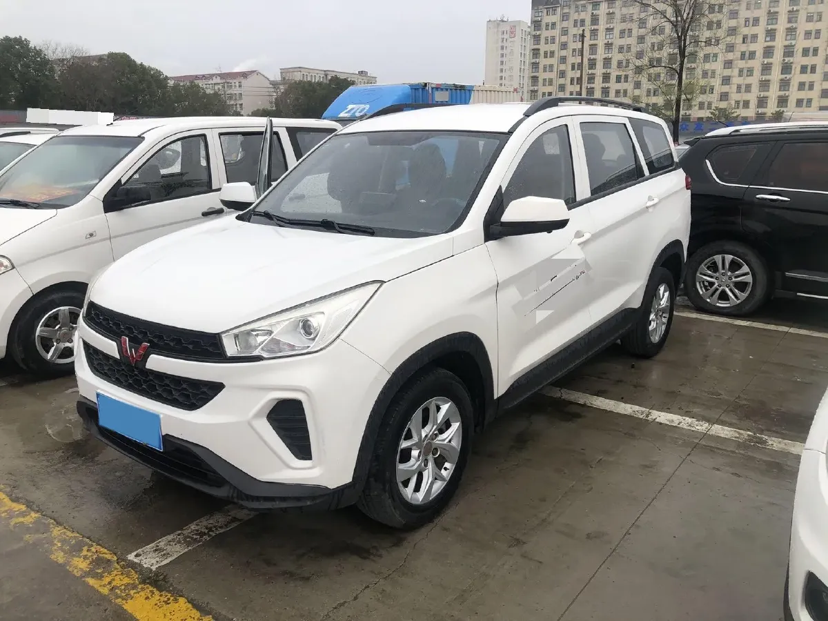 2016 BaoJun 560 1.5T 150HP L4 6MT,autocango,china used car exporter,china ev exporter,chinese used car exporter,chinese used ev exporter