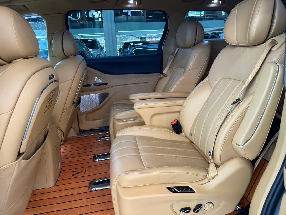 2024 Voyah Dream 1.5T 150HP L4 PHEV 43KWH,autocango,china used car exporter,china ev exporter,chinese used car exporter,chinese used ev exporter