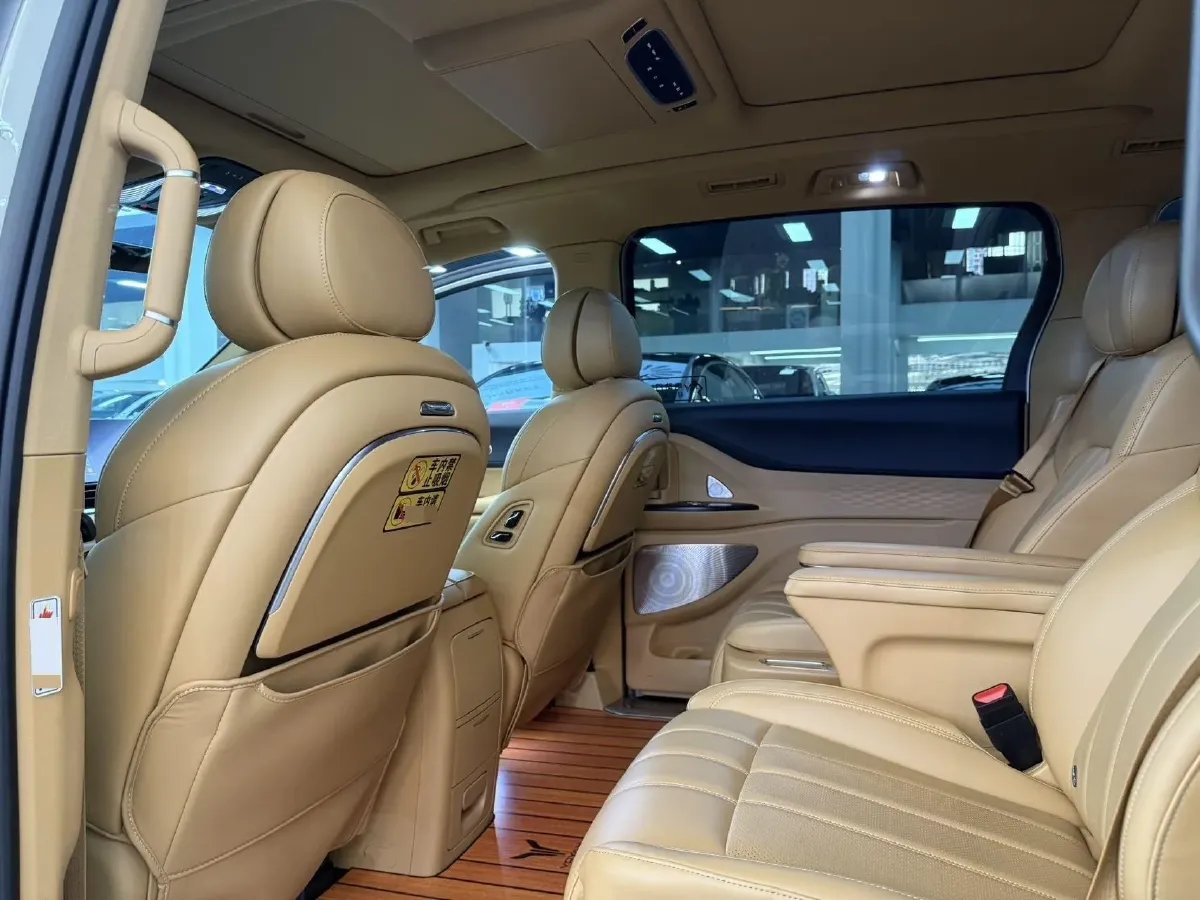 2024 Voyah Dream 1.5T 150HP L4 PHEV 43KWH,autocango,china used car exporter,china ev exporter,chinese used car exporter,chinese used ev exporter