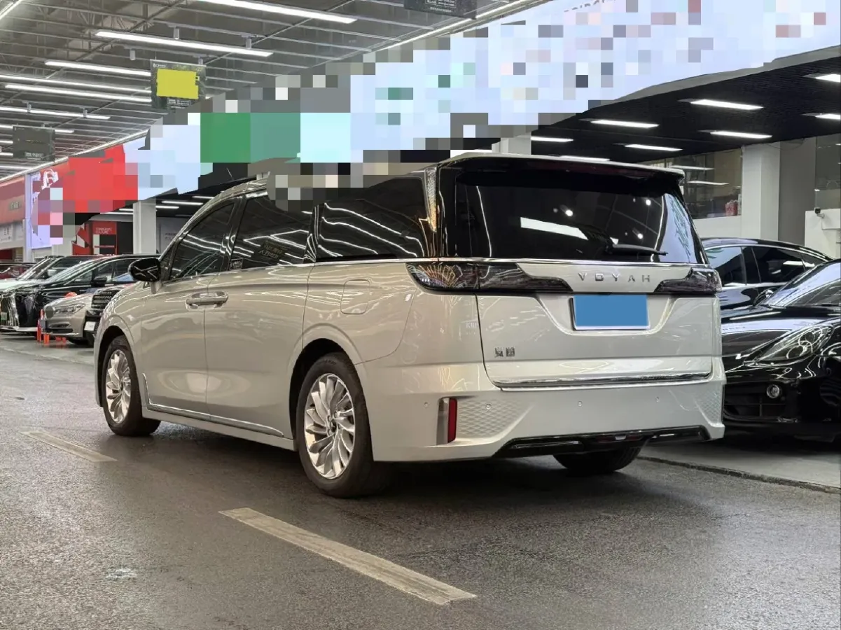 2024 Voyah Dream 1.5T 150HP L4 PHEV 43KWH,autocango,china used car exporter,china ev exporter,chinese used car exporter,chinese used ev exporter