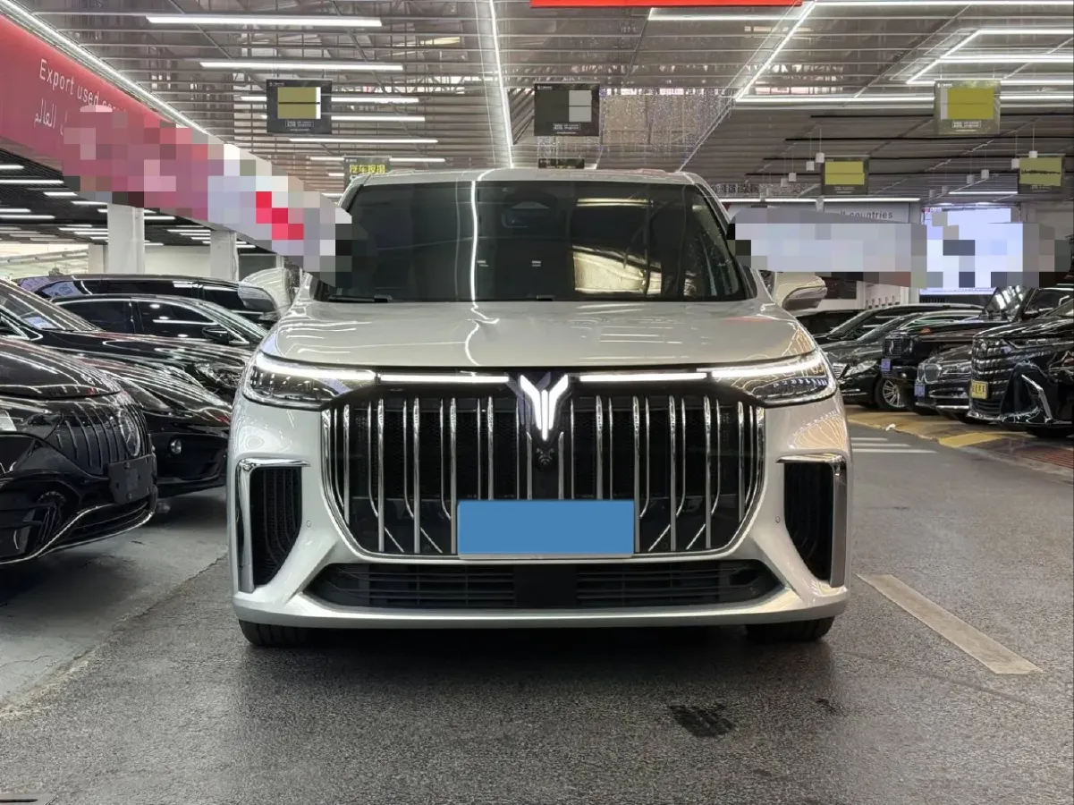 2024 Voyah Dream 1.5T 150HP L4 PHEV 43KWH,autocango,china used car exporter,china ev exporter,chinese used car exporter,chinese used ev exporter