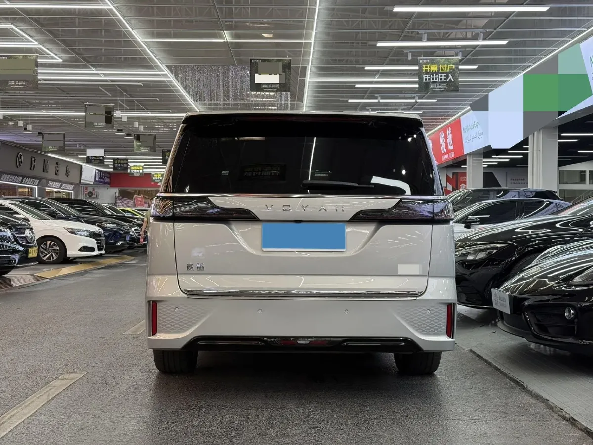 2024 Voyah Dream 1.5T 150HP L4 PHEV 43KWH,autocango,china used car exporter,china ev exporter,chinese used car exporter,chinese used ev exporter