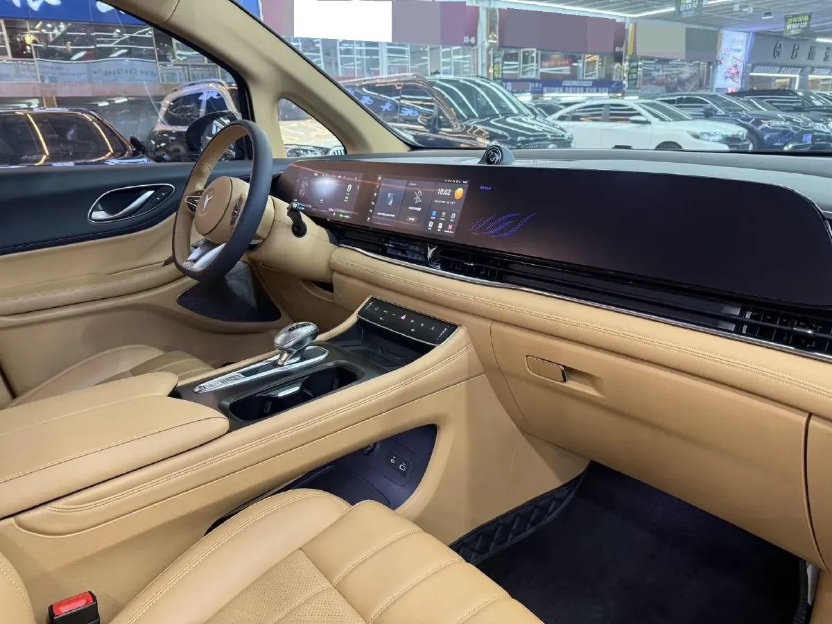 2024 Voyah Dream 1.5T 150HP L4 PHEV 43KWH,autocango,china used car exporter,china ev exporter,chinese used car exporter,chinese used ev exporter