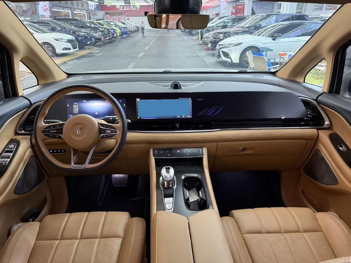 2024 Voyah Dream 1.5T 150HP L4 PHEV 43KWH,autocango,china used car exporter,china ev exporter,chinese used car exporter,chinese used ev exporter