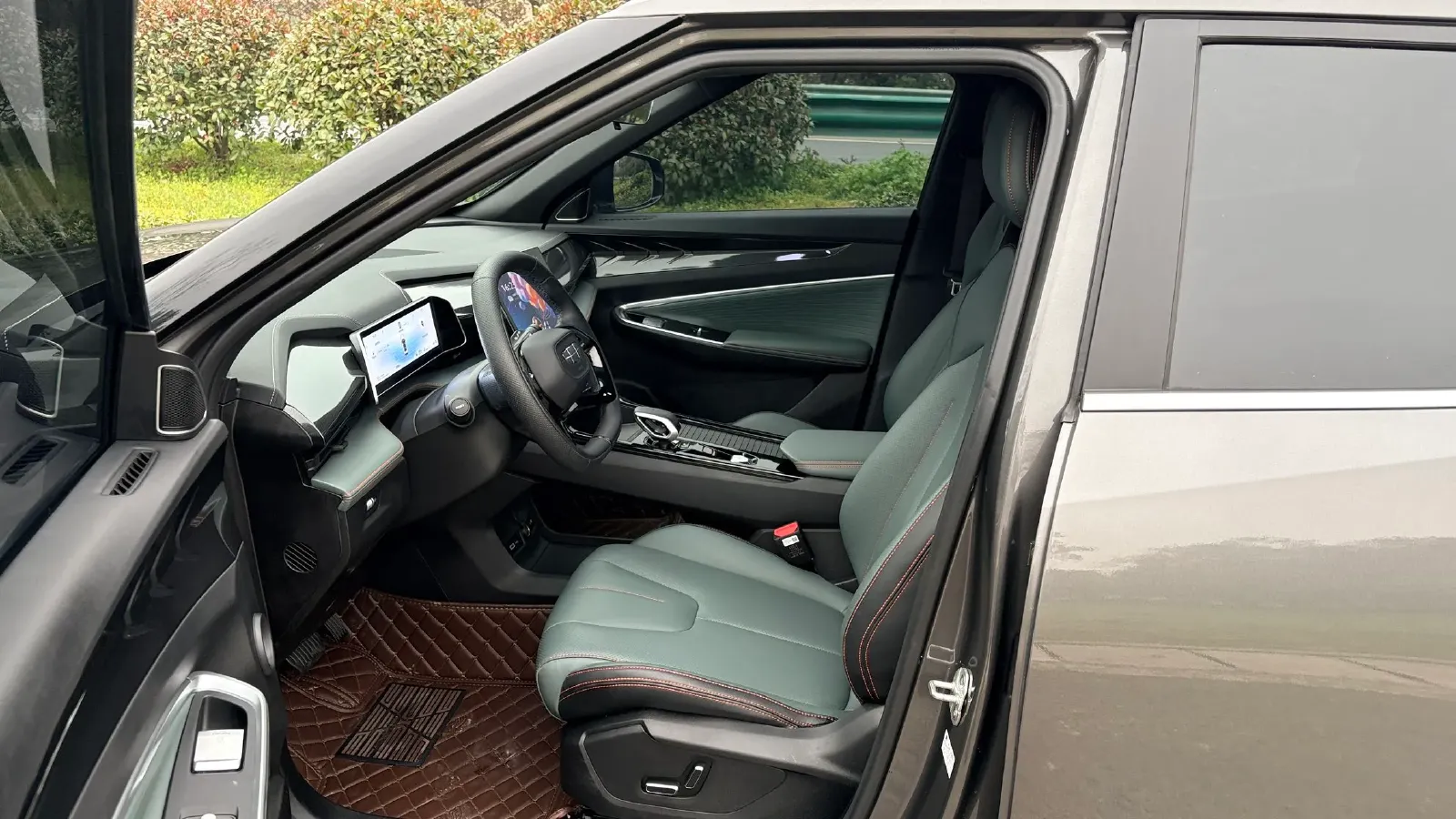 2024 Geely Azkarra 1.5T 181HP L4 7DCT,autocango,china used car exporter,china ev exporter,chinese used car exporter,chinese used ev exporter