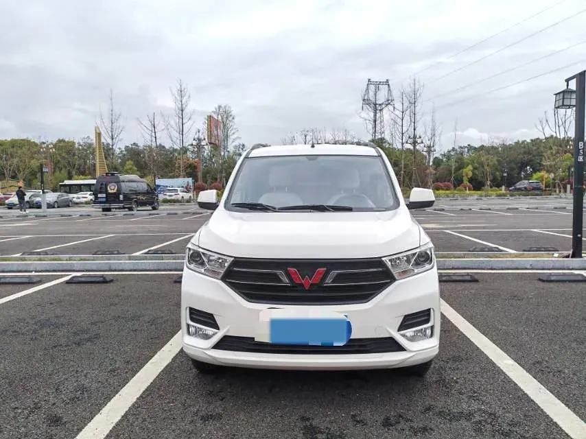 2021 WuLing HongGuang 1.5L 99HP L4 6MT,autocango,china used car exporter,china ev exporter,chinese used car exporter,chinese used ev exporter
