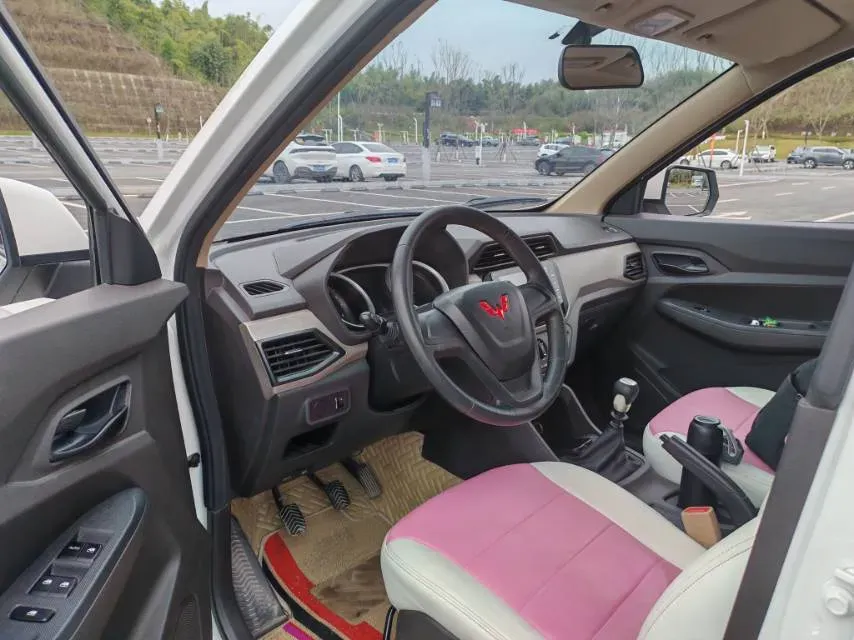 2021 WuLing HongGuang 1.5L 99HP L4 6MT,autocango,china used car exporter,china ev exporter,chinese used car exporter,chinese used ev exporter