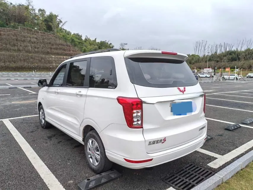 2021 WuLing HongGuang 1.5L 99HP L4 6MT,autocango,china used car exporter,china ev exporter,chinese used car exporter,chinese used ev exporter