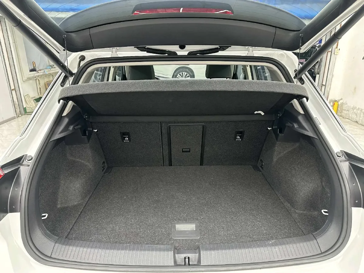 2022 Volkswagen T-Roc 1.4T 150HP L4 7DCT,autocango,china used car exporter,china ev exporter,chinese used car exporter,chinese used ev exporter