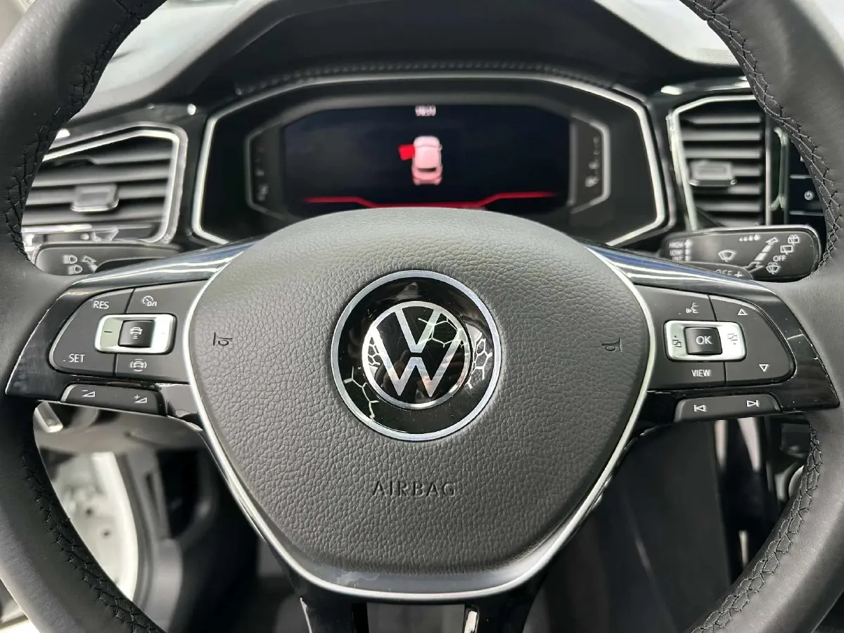 2022 Volkswagen T-Roc 1.4T 150HP L4 7DCT,autocango,china used car exporter,china ev exporter,chinese used car exporter,chinese used ev exporter