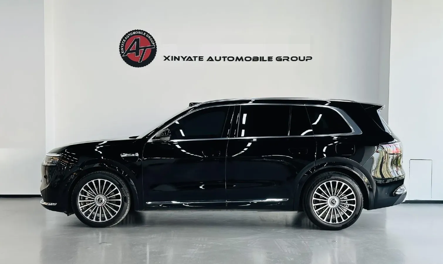 2025 AITO AITO M8 REEV 160HP REEV 53.4KWH,autocango,china used car exporter,china ev exporter,chinese used car exporter,chinese used ev exporter