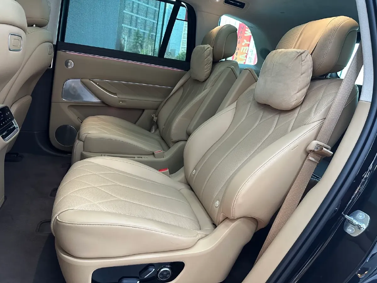 2025 AITO AITO M8 REEV 160HP REEV 53.4KWH,autocango,china used car exporter,china ev exporter,chinese used car exporter,chinese used ev exporter