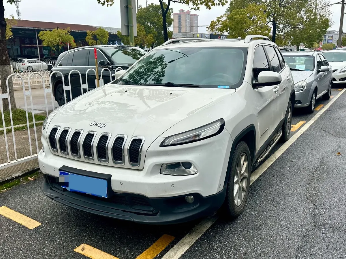 2016 Jeep Cherokee 2.4L 175HP L4 9AT,autocango,china used car exporter,china ev exporter,chinese used car exporter,chinese used ev exporter