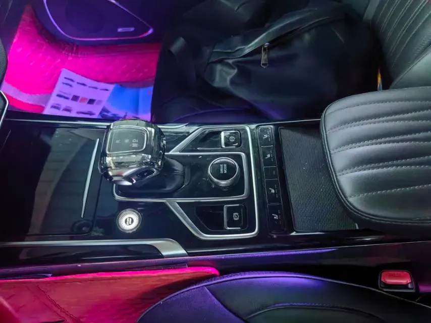 2022 HongQi HS5 2.0T 224HP L4 6AT,autocango,china used car exporter,china ev exporter,chinese used car exporter,chinese used ev exporter