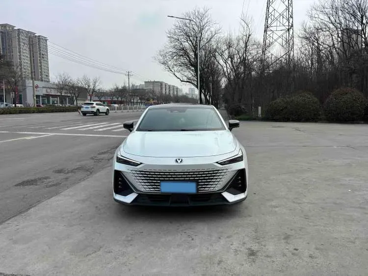 2022 ChangAn UNI-V 1.5T 188HP L4 7DCT,autocango,china used car exporter,china ev exporter,chinese used car exporter,chinese used ev exporter