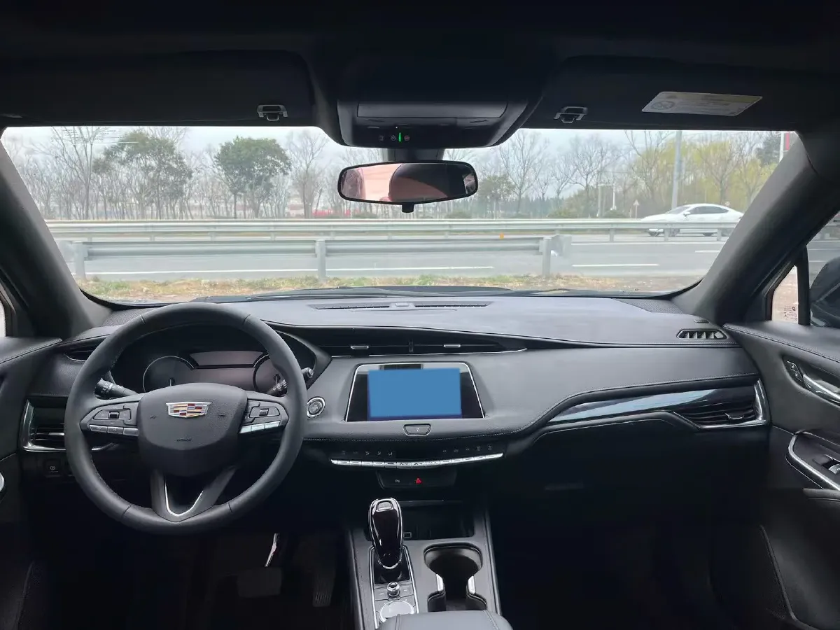 2022 Cadillac XT4 2.0T 237HP L4 9AT,autocango,china used car exporter,china ev exporter,chinese used car exporter,chinese used ev exporter