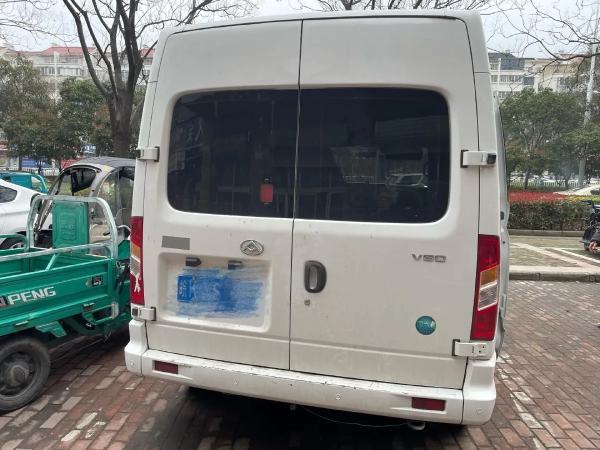 2021 MAXUS XinTu V80 2.0T 127HP L4 6MT,autocango,china used car exporter,china ev exporter,chinese used car exporter,chinese used ev exporter