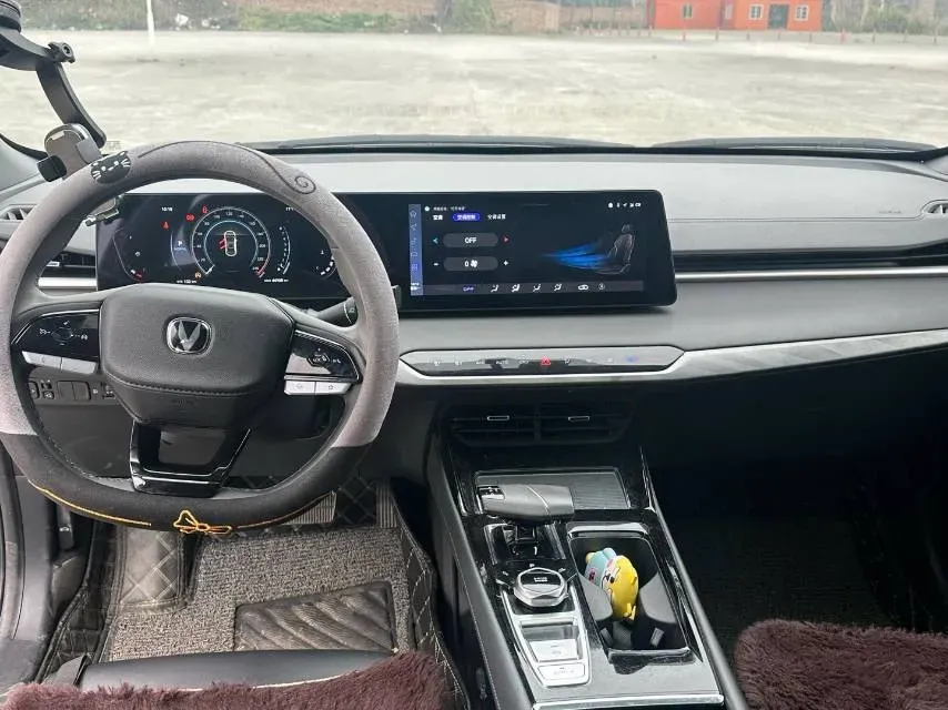 2023 ChangAn Raeton Plus 1.5T 188HP L4 7DCT,autocango,china used car exporter,china ev exporter,chinese used car exporter,chinese used ev exporter