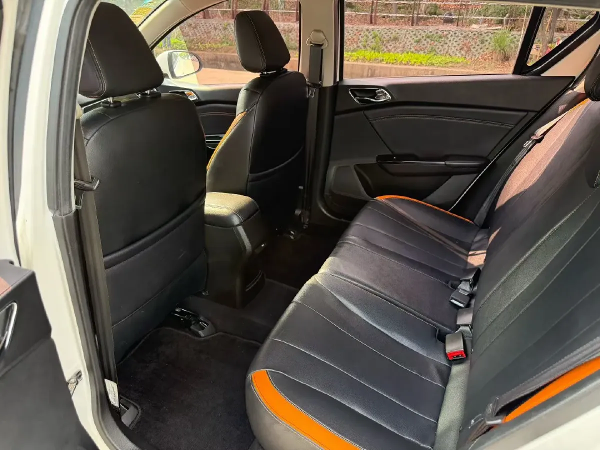 2017 BaoJun 310 1.5L 112HP L4 6MT,autocango,china used car exporter,china ev exporter,chinese used car exporter,chinese used ev exporter