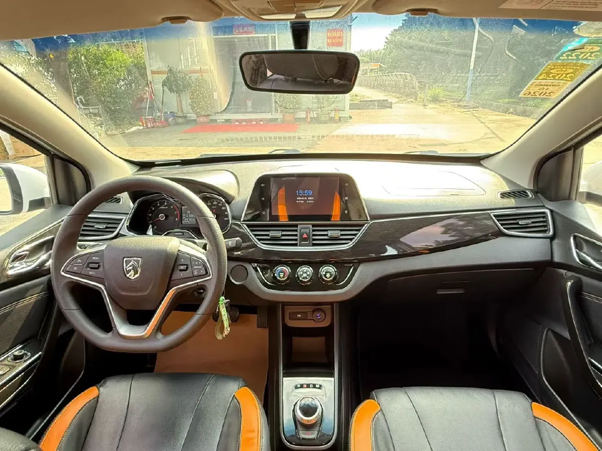 2017 BaoJun 310 1.5L 112HP L4 6MT,autocango,china used car exporter,china ev exporter,chinese used car exporter,chinese used ev exporter