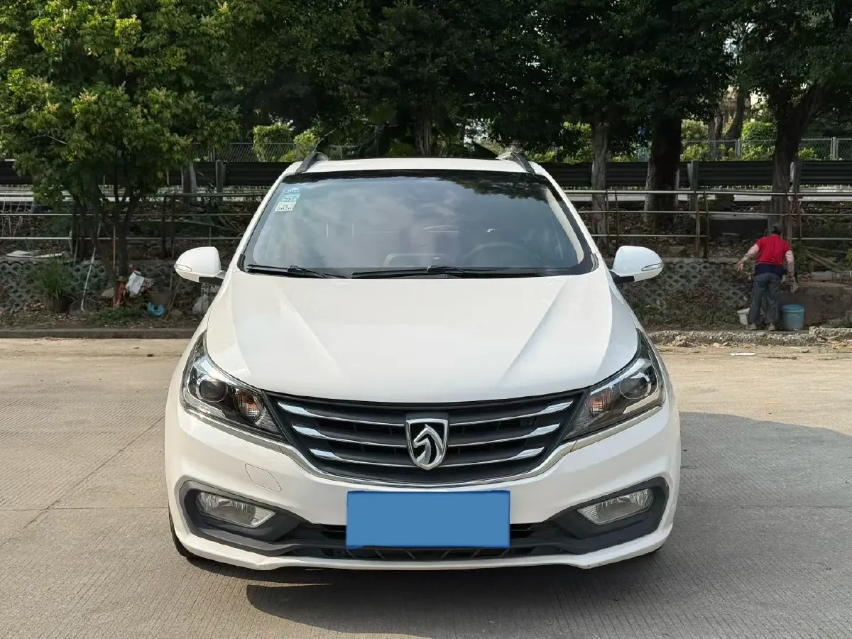 2017 BaoJun 310 1.5L 112HP L4 6MT,autocango,china used car exporter,china ev exporter,chinese used car exporter,chinese used ev exporter