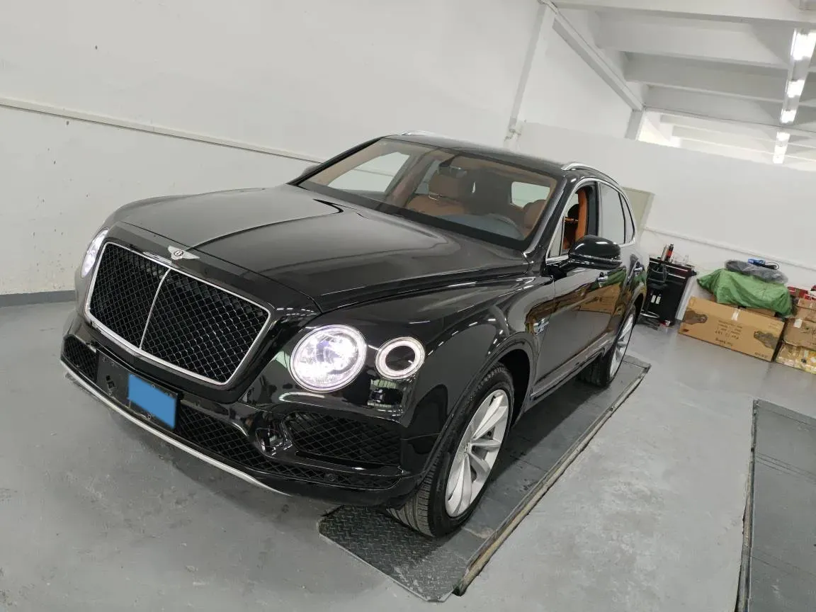 2018 Bentley Bentayga 4.0T 550HP V8 8AT,autocango,china used car exporter,china ev exporter,chinese used car exporter,chinese used ev exporter