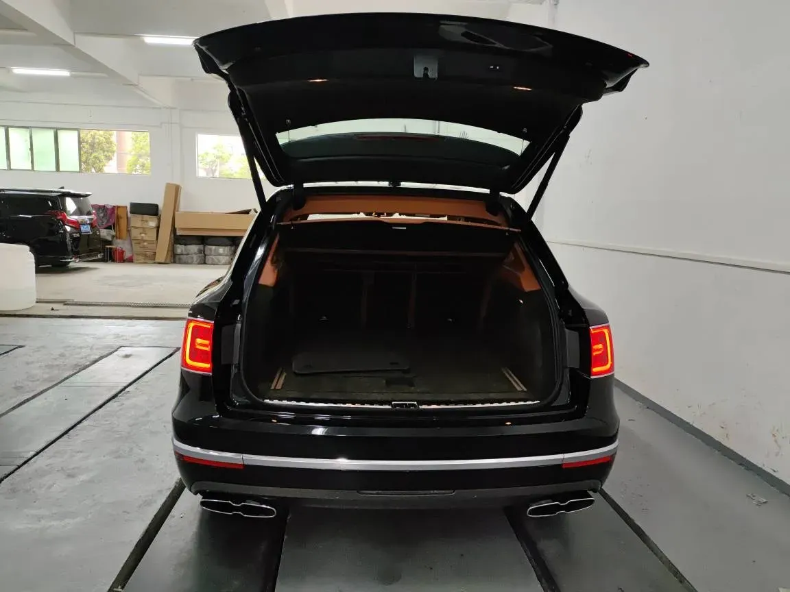 2018 Bentley Bentayga 4.0T 550HP V8 8AT,autocango,china used car exporter,china ev exporter,chinese used car exporter,chinese used ev exporter