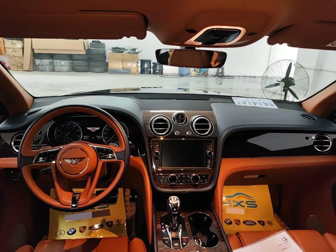 2018 Bentley Bentayga 4.0T 550HP V8 8AT,autocango,china used car exporter,china ev exporter,chinese used car exporter,chinese used ev exporter