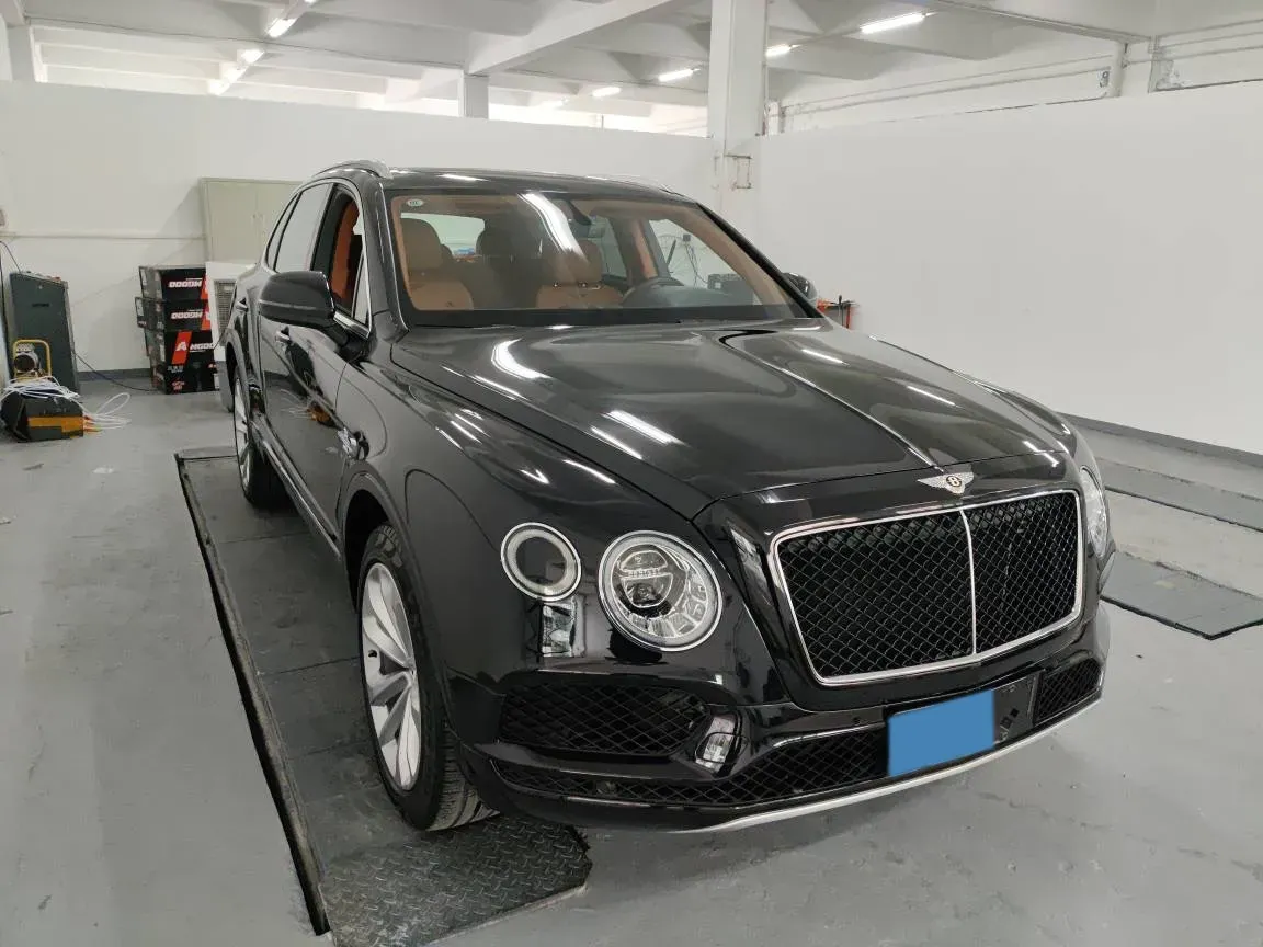 2018 Bentley Bentayga 4.0T 550HP V8 8AT,autocango,china used car exporter,china ev exporter,chinese used car exporter,chinese used ev exporter
